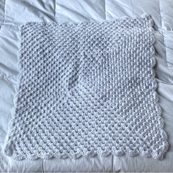 Beautiful Hand Crochet Baby Blanket - Picture 1 of 8